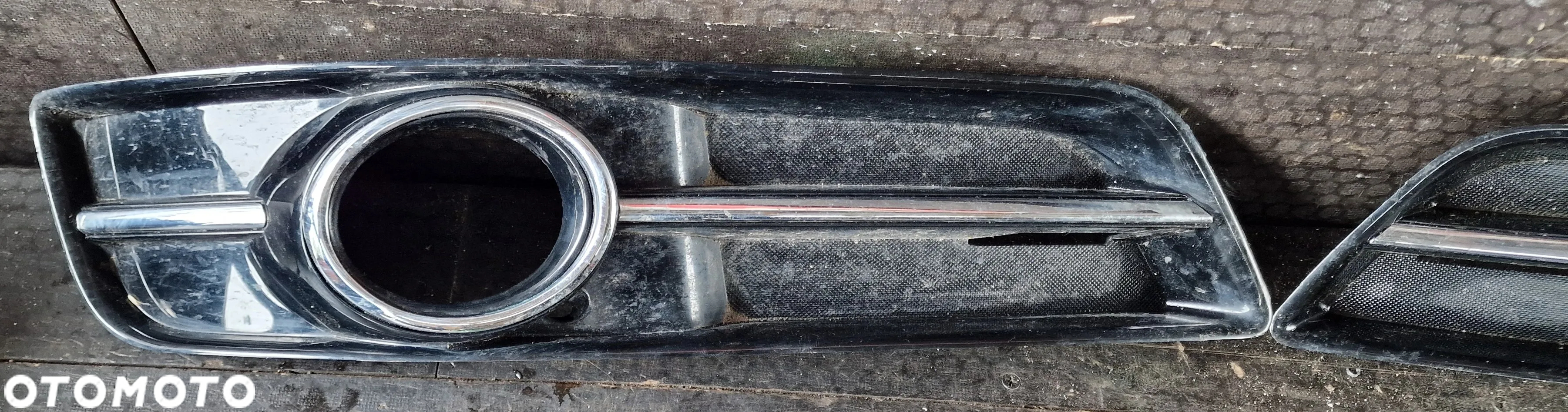 KRATKA ZDERZAKA HALOGENU PRAWA LEWA  8P0807682J 8P0807681AA AUDI A3 8P LIFT 5D - 4