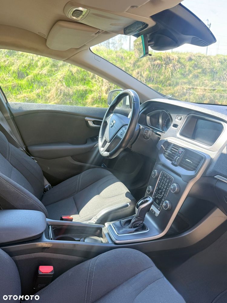 Volvo V40 D2 Drive-E Momentum - 12