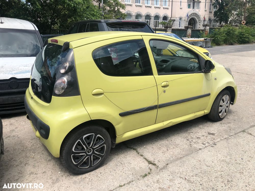 Dezmembrez Citroen C1 galben 2006 1.0 benzina 4 usi - 3