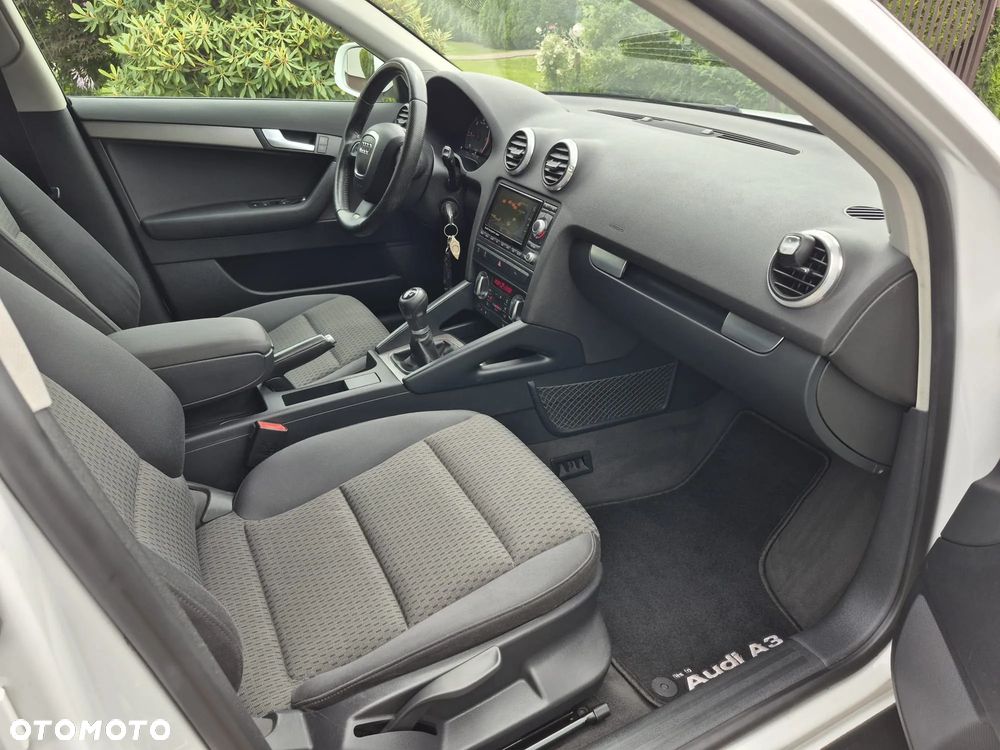 Audi A3 Sportback 1.6 TDI DPF Ambiente - 9