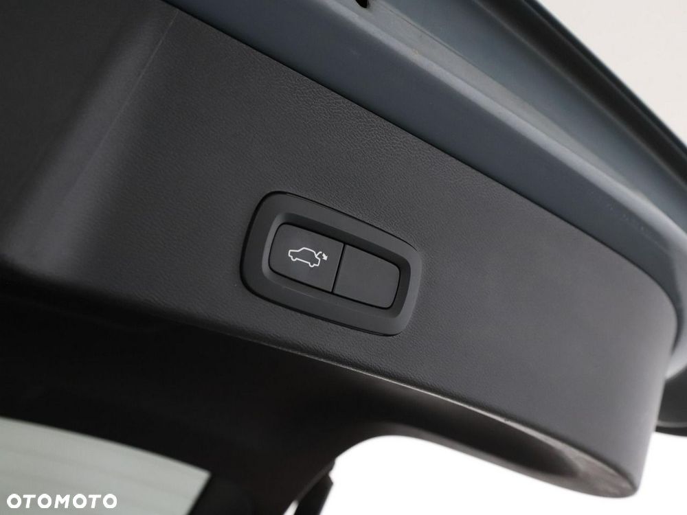 Volvo XC 40 T3 Momentum Pro - 39