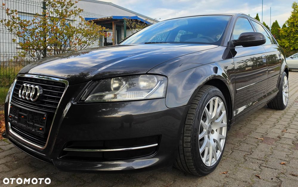Audi A3 Sportback 1.6 TDI DPF Ambiente - 25