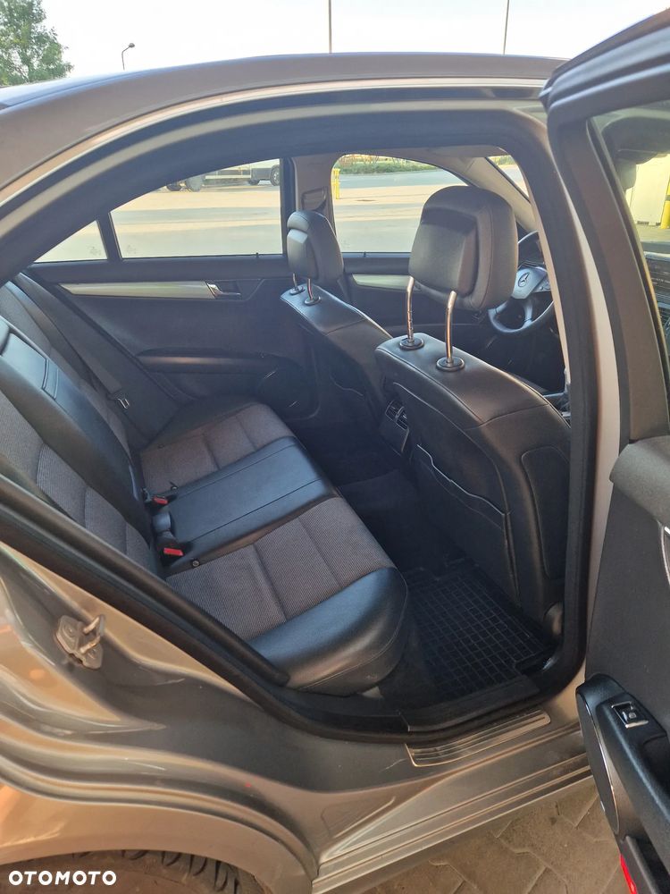 Mercedes-Benz Klasa C 220 CDI BlueEff Avantgarde - 12