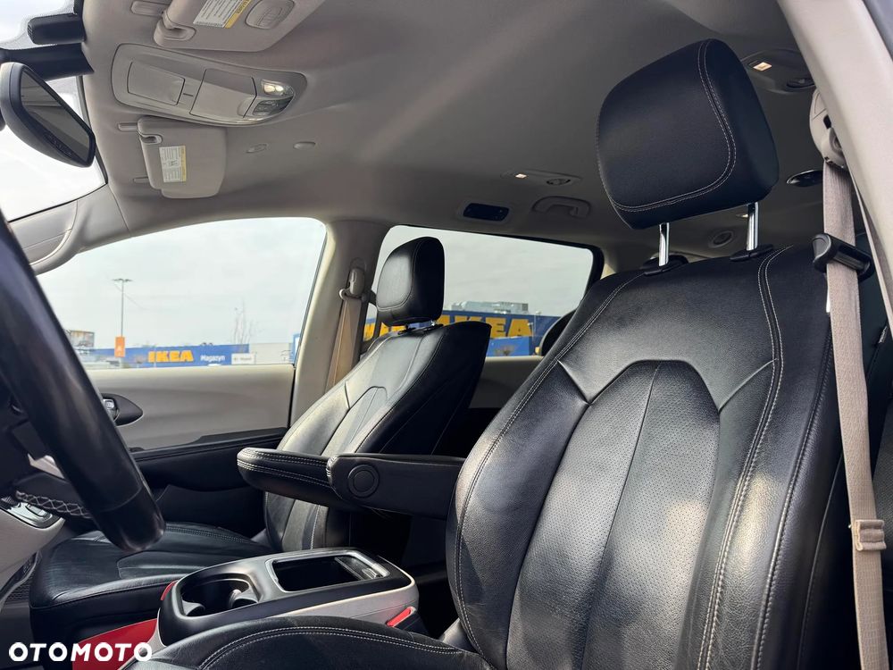 Chrysler Pacifica - 25