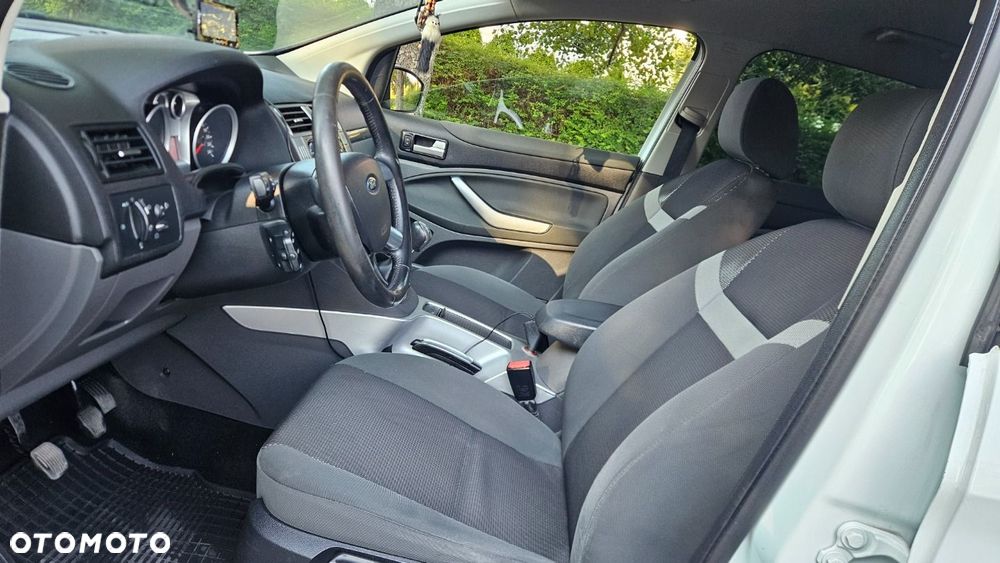 Ford Kuga - 12