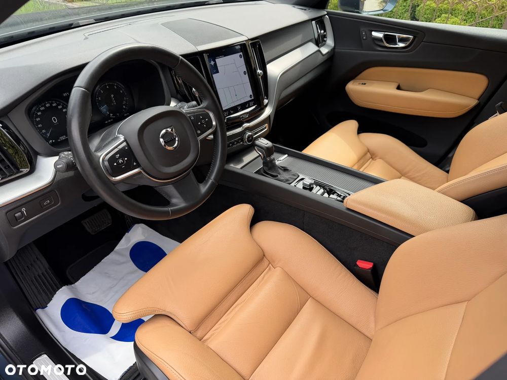 Volvo XC 60 T4 Momentum Pro - 9
