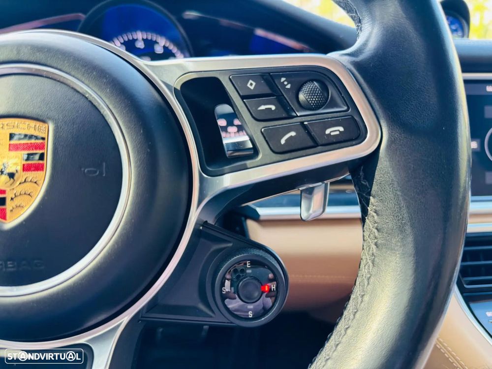Porsche Panamera Sport Turismo 4 E-Hybrid - 34