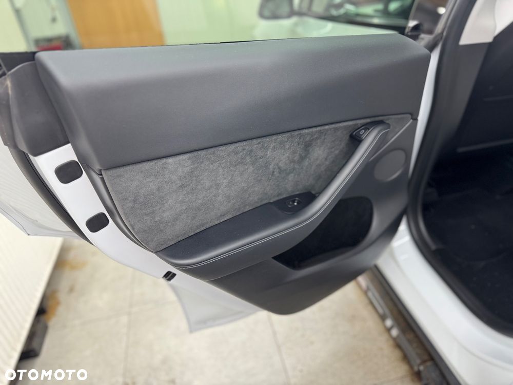 Tesla Model Y RWD - 15