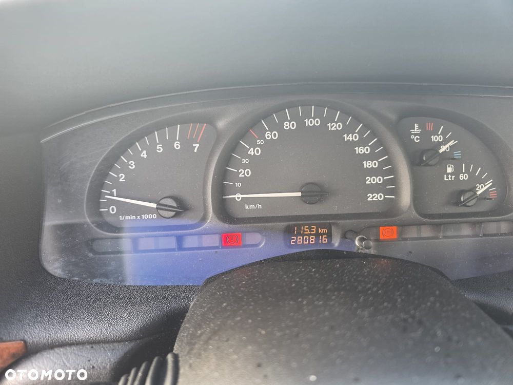 Opel Vectra 1.6 GL - 6