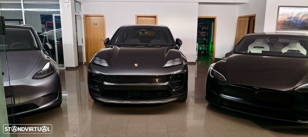 Porsche Macan Electric 4 - 24