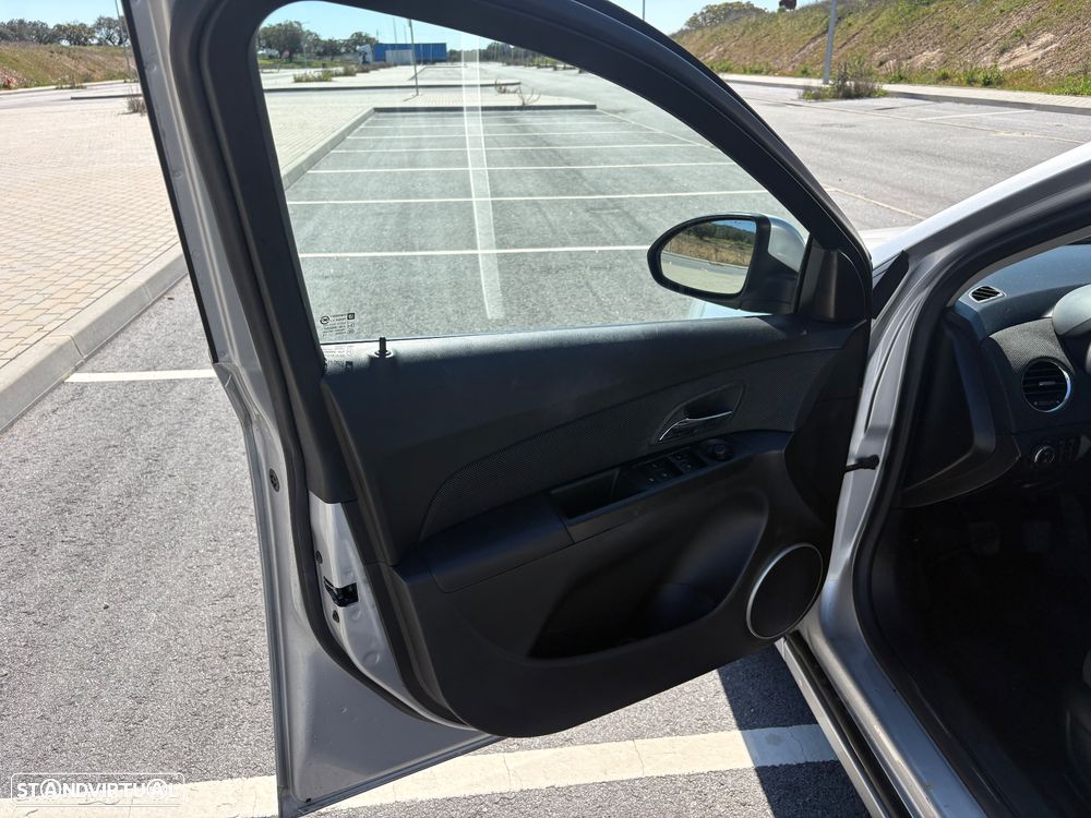 Chevrolet Cruze 1.6 LS - 15