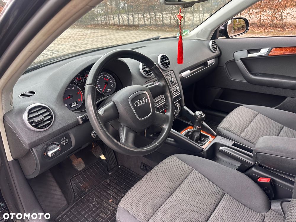 Audi A3 Sportback 2.0 TDI DPF quattro Ambiente - 14