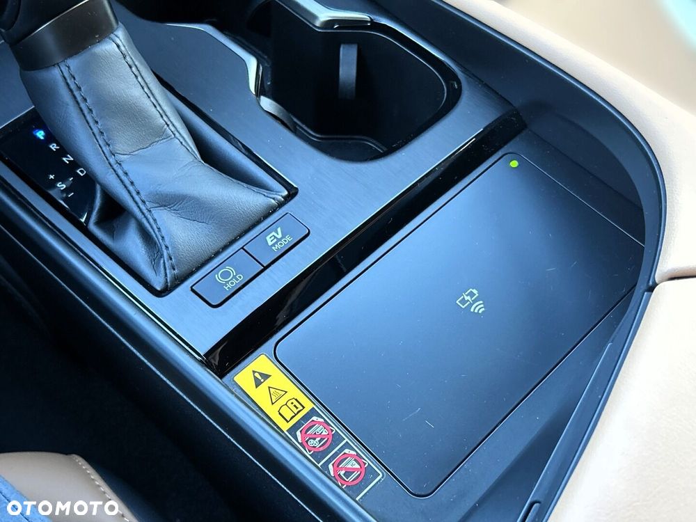 Lexus ES 300h Business Edition - 28