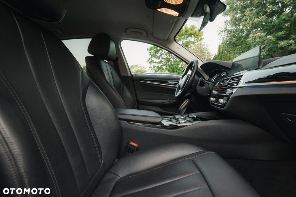 BMW Seria 5 520d - 32