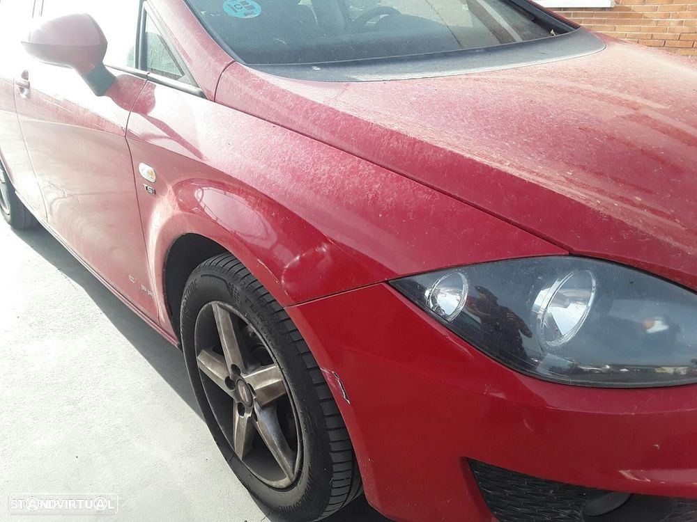 GUARDA-LAMAS FRONTAL DIREITO SEAT LEON 2011 - - 3
