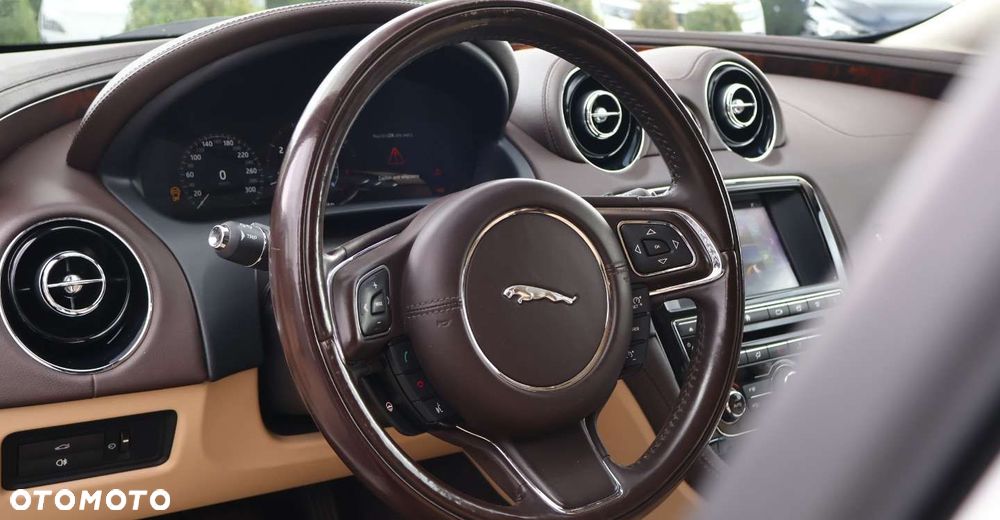 Jaguar XJ - 14