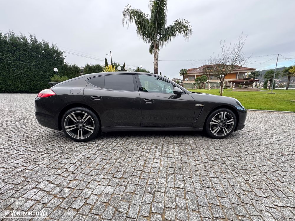 Porsche Panamera 4 PDK Platinum Edition - 16