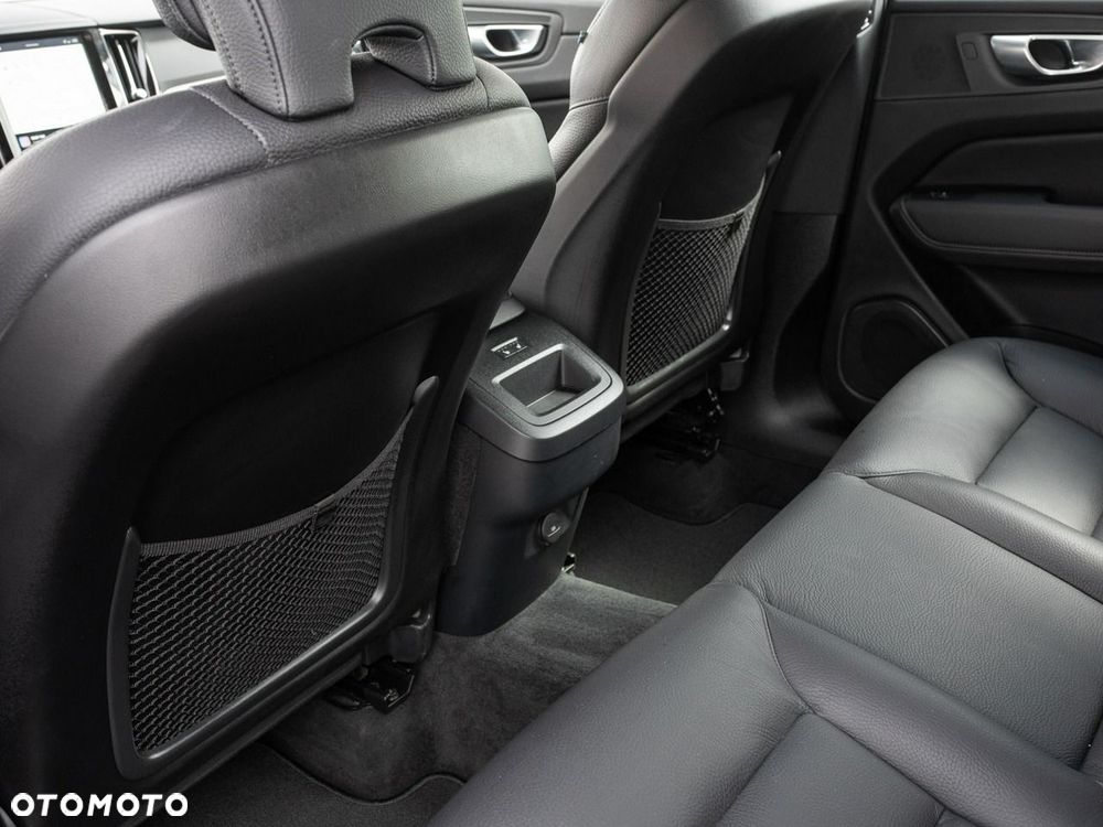 Volvo XC 60 B5 B AWD Plus Dark - 23