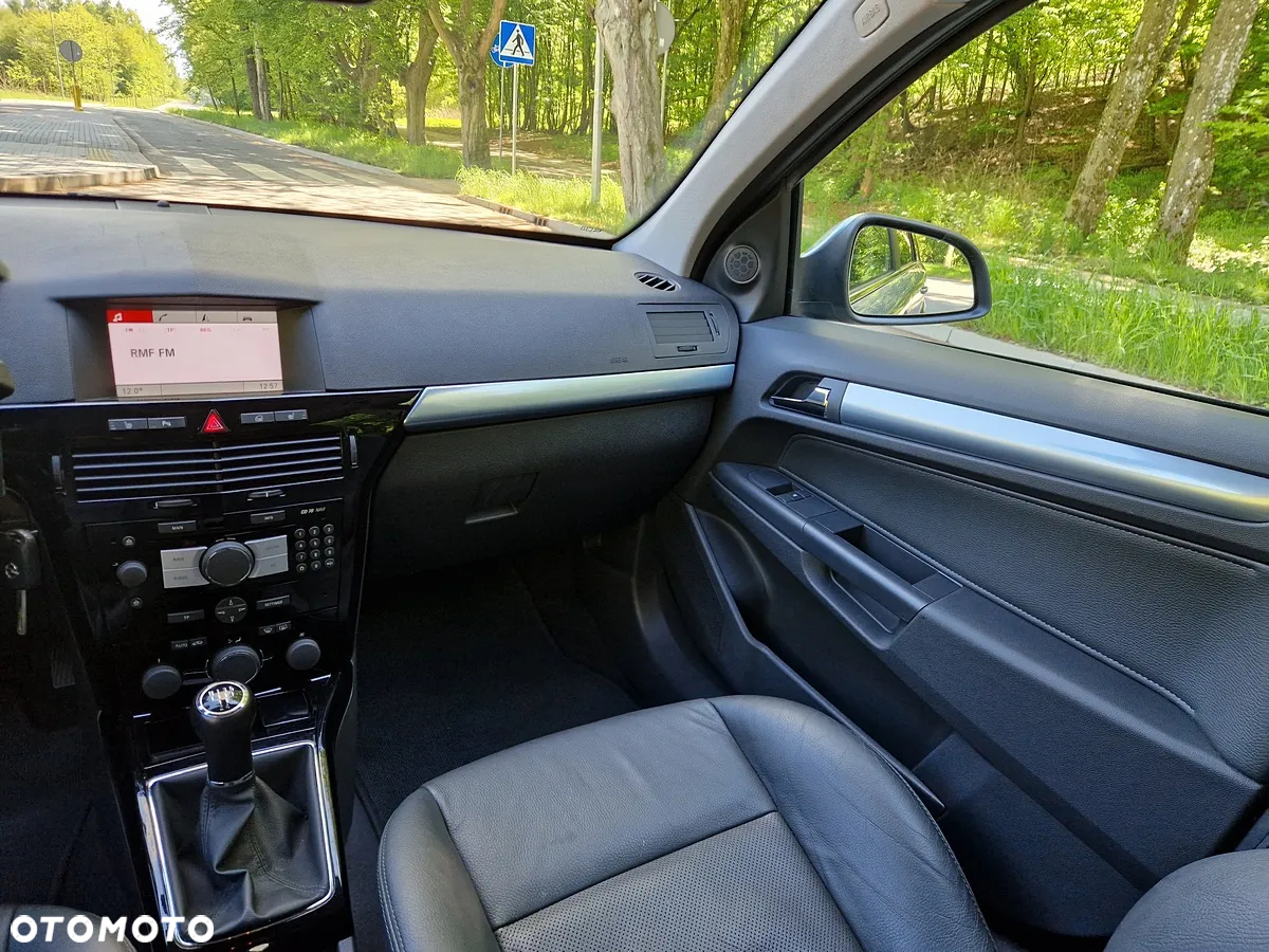 Opel Astra 1.6 Caravan Cosmo - 19