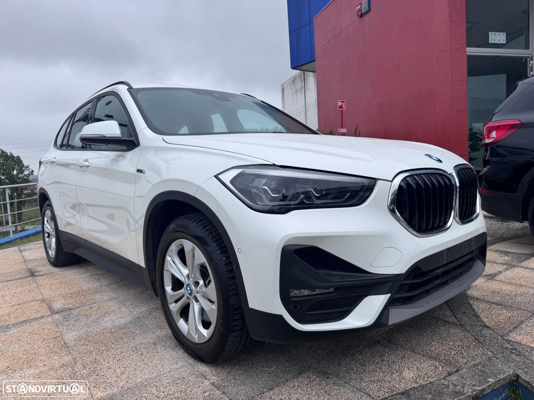 BMW X1 25 e xDrive Corporate Edition - 3