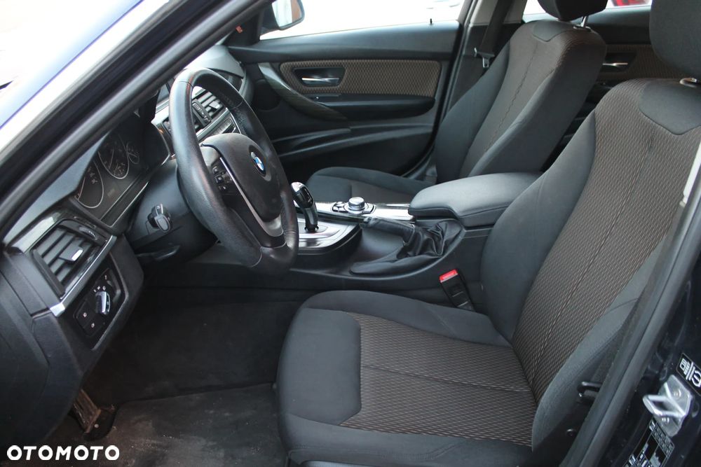 BMW Seria 3 320i Luxury Line - 9