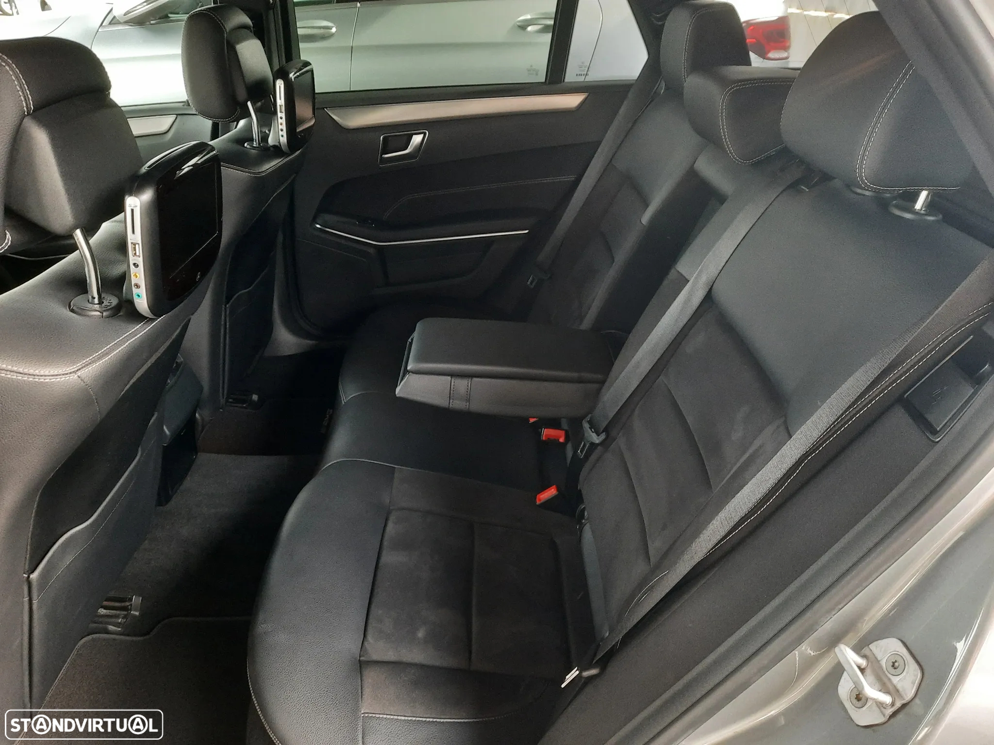 Mercedes-Benz E 300 Bluetec Hybrid Avantgarde - 38