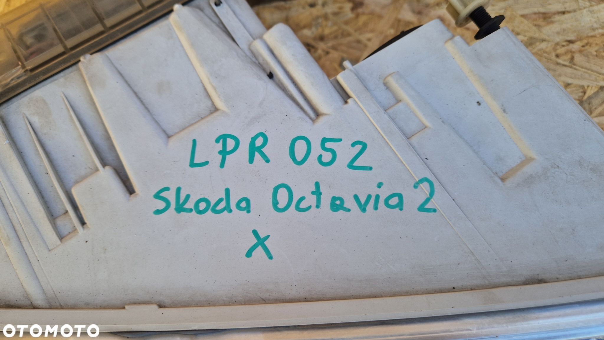 SKODA OCTAVIA LAMPA PRZÓD PRZEDNIA PRAWA  EUROPA XENON SB4SHX-13005-B - 1