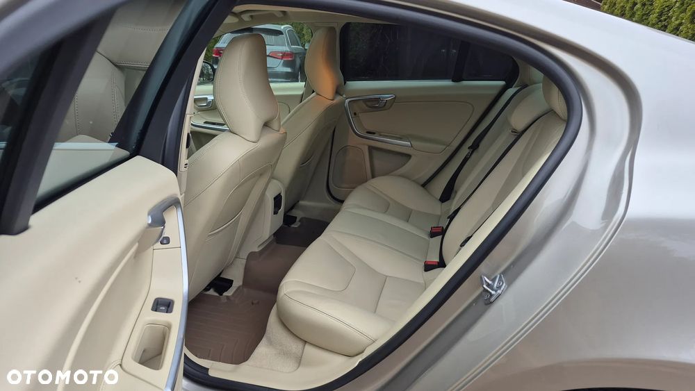 Volvo S60 D3 Geartronic Summum - 25