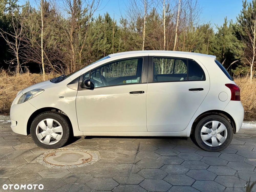 Toyota Yaris 1.0 Terra - 11