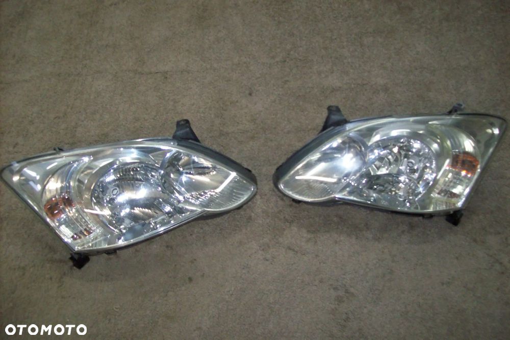 LAMPA PRZEDNIA PRAWA TOYOTA COROLLA E-12 LIFT - 1