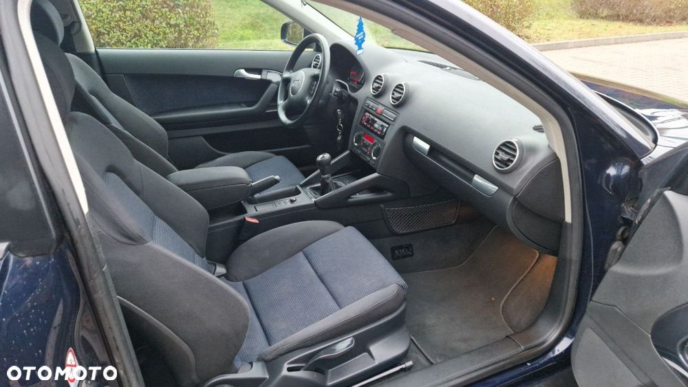 Audi A3 3-drzwiowe 2.0 FSI Attraction - 19