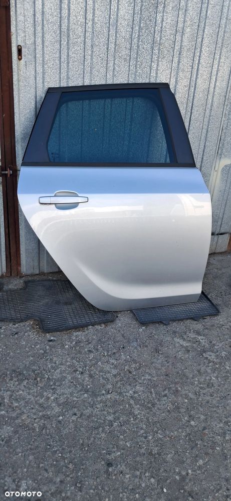 Opel Astra J drzwi tylne prawe kompletne w oryginale kolor Z176