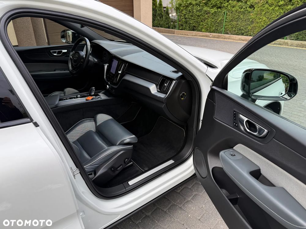 Volvo XC 60 B4 D AWD R-Design - 19