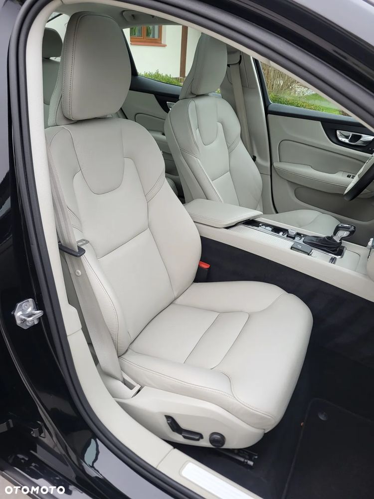 Volvo S60 T6 AWD Momentum Pro - 17