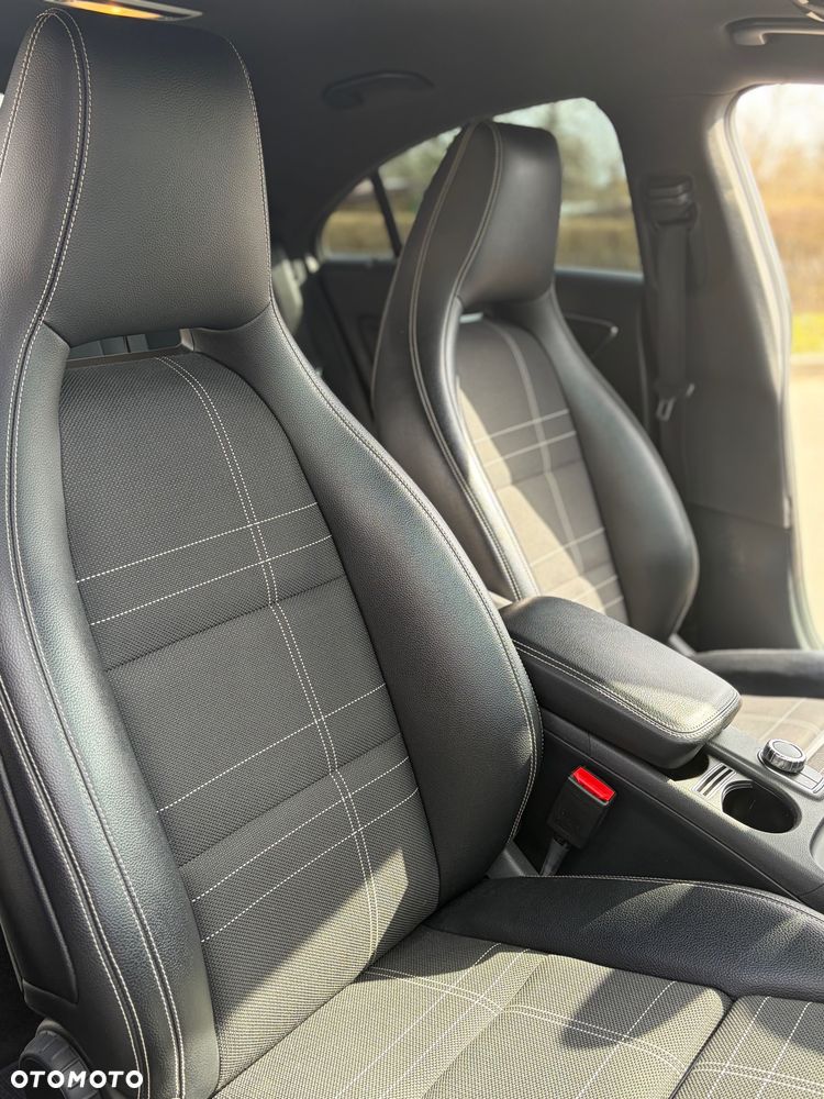 Mercedes-Benz CLA 200 Peak Edition - 18