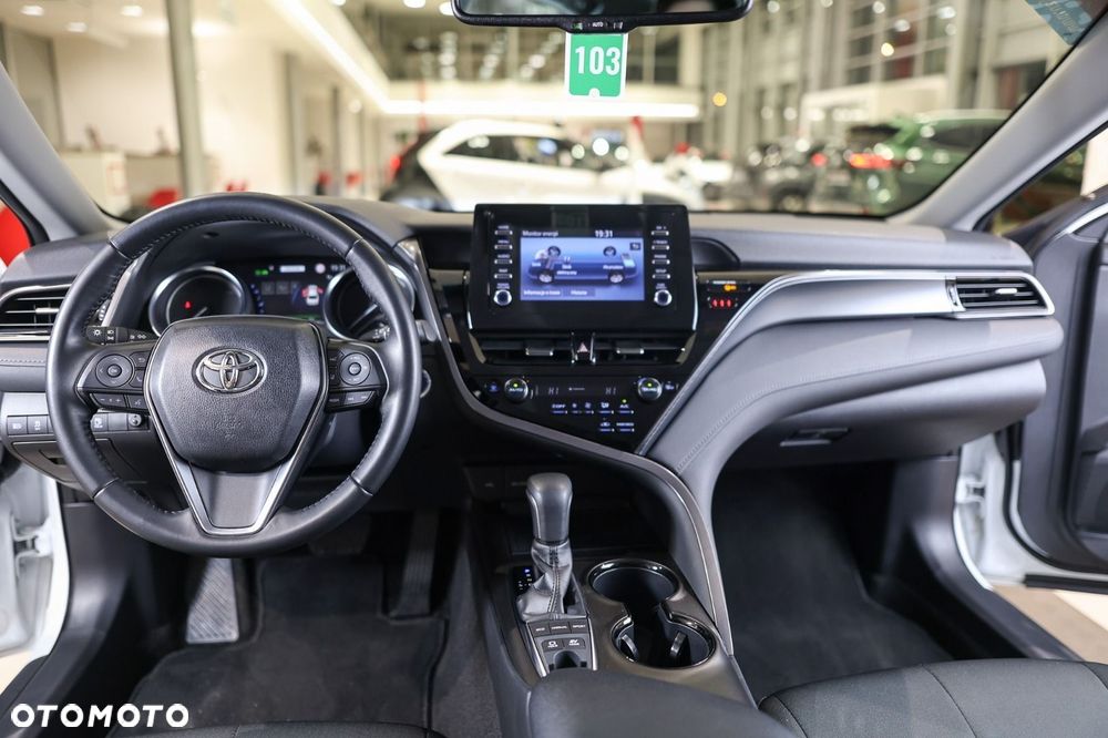 Toyota Camry - 6