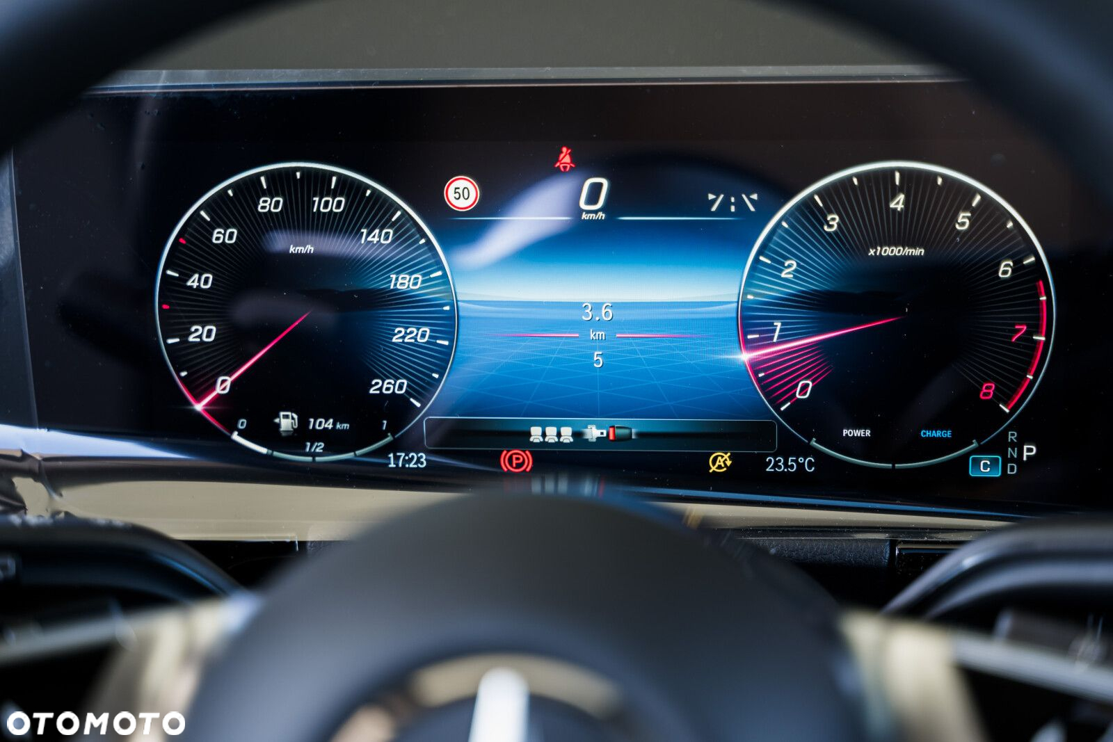 Mercedes-Benz GLA - 21