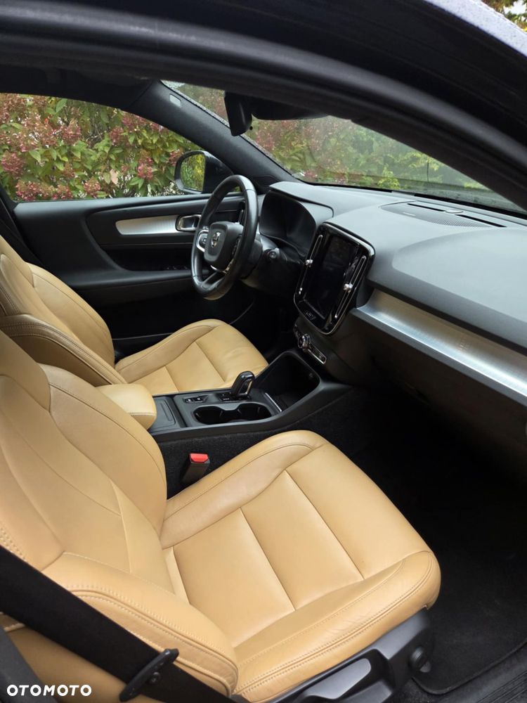 Volvo XC 40 D4 AWD Momentum - 9