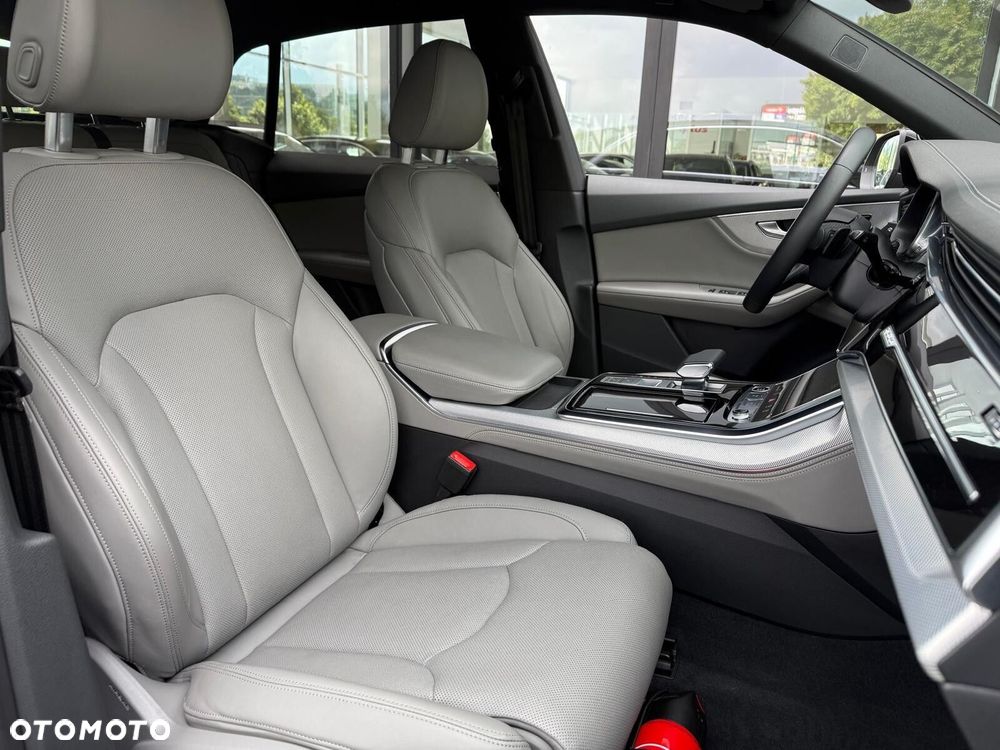 Audi Q8 - 30