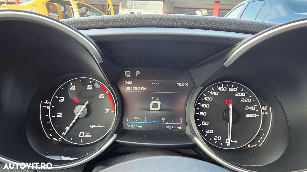 Alfa Romeo Giulia 2.0 Turbo RWD AT8 Super - 10