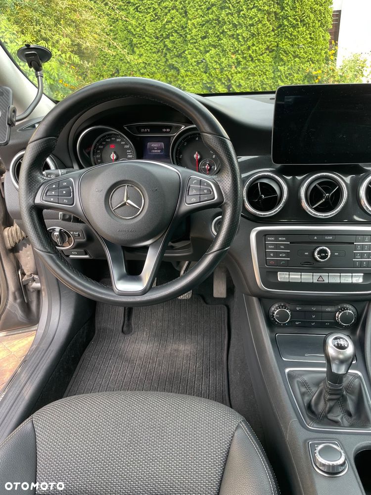 Mercedes-Benz CLA 180 d - 11