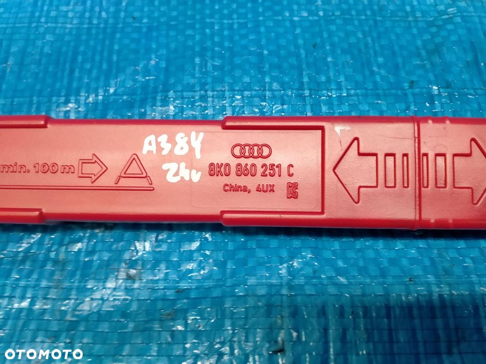 ZESTAW TROJKAT OSTRZEGAWCZY AUDI 8K0860251C - 2