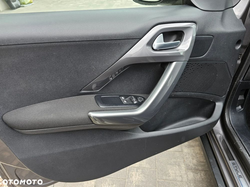 Peugeot 2008 PureTech 82 Style - 22