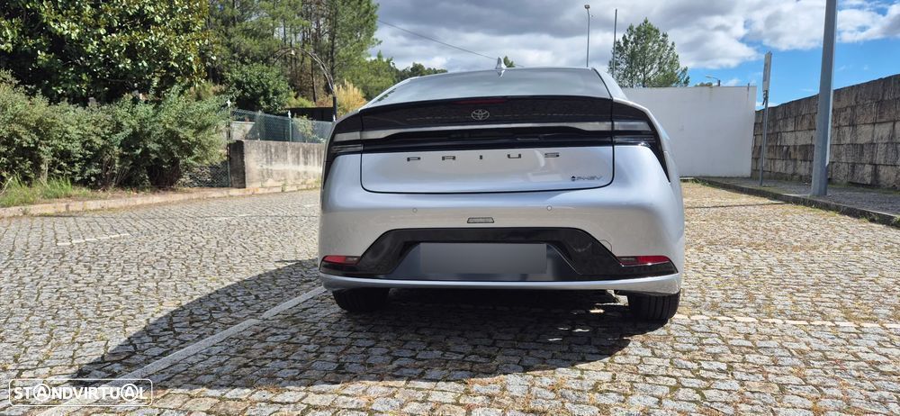 Toyota Prius 2.0 Plug-in Luxury - 11