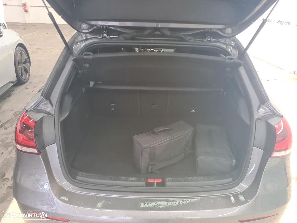 Mercedes-Benz A 250 e AMG Line - 11