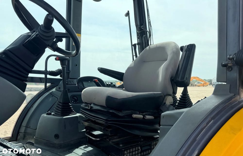 New Holland New Holland LB115B-4hp rok 2000  koparka ładowarka 4x4 - 6