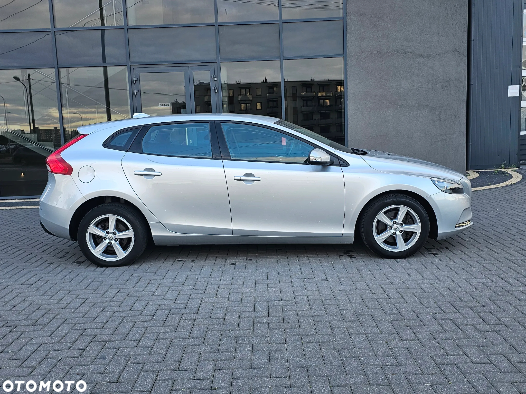 Volvo V40 T2 Summum - 17