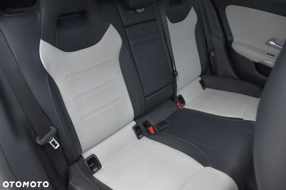 Mercedes-Benz CLA 200 d AMG Line 8G-DCT - 36