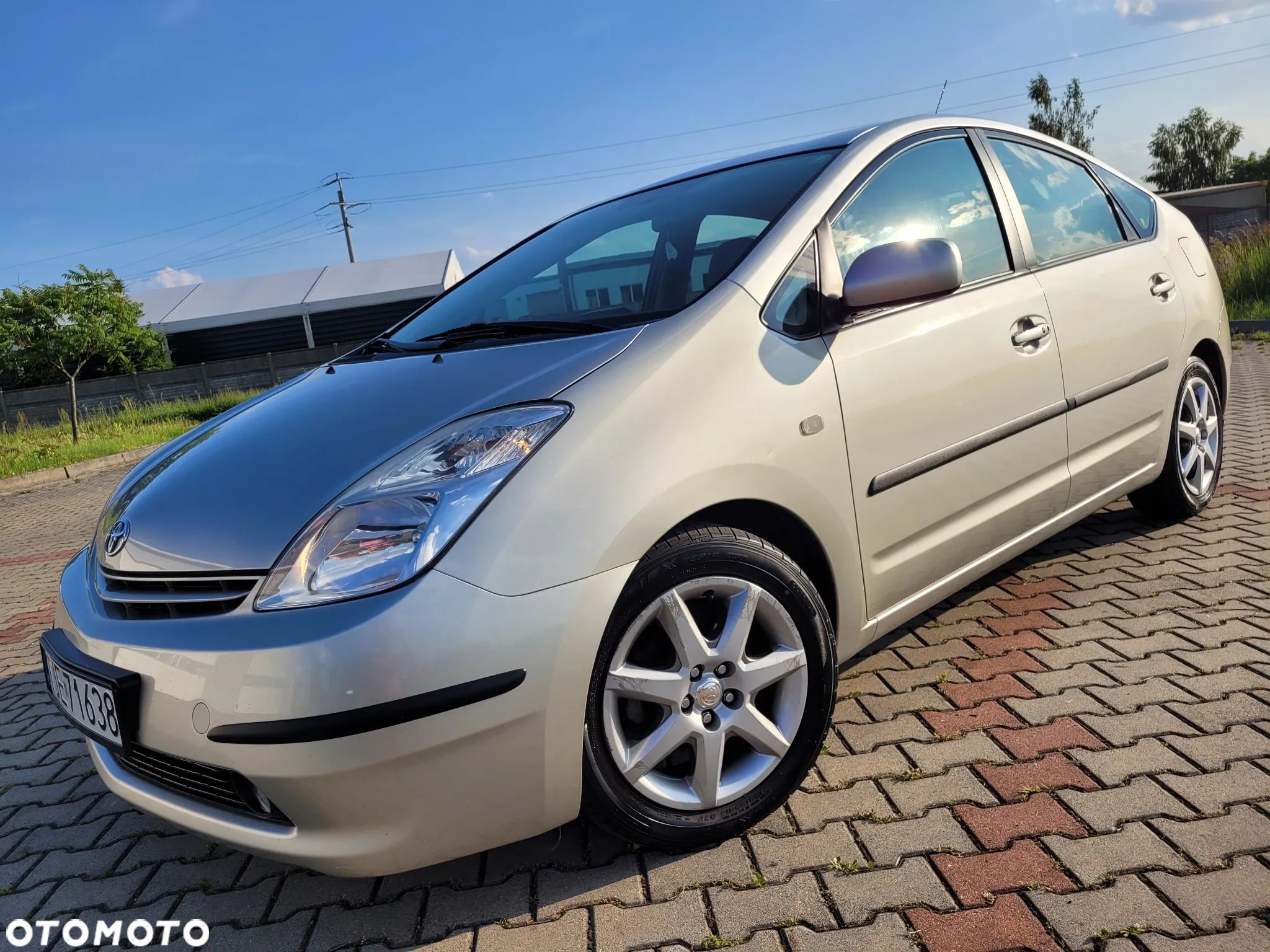 Toyota Prius (Hybrid) - 1