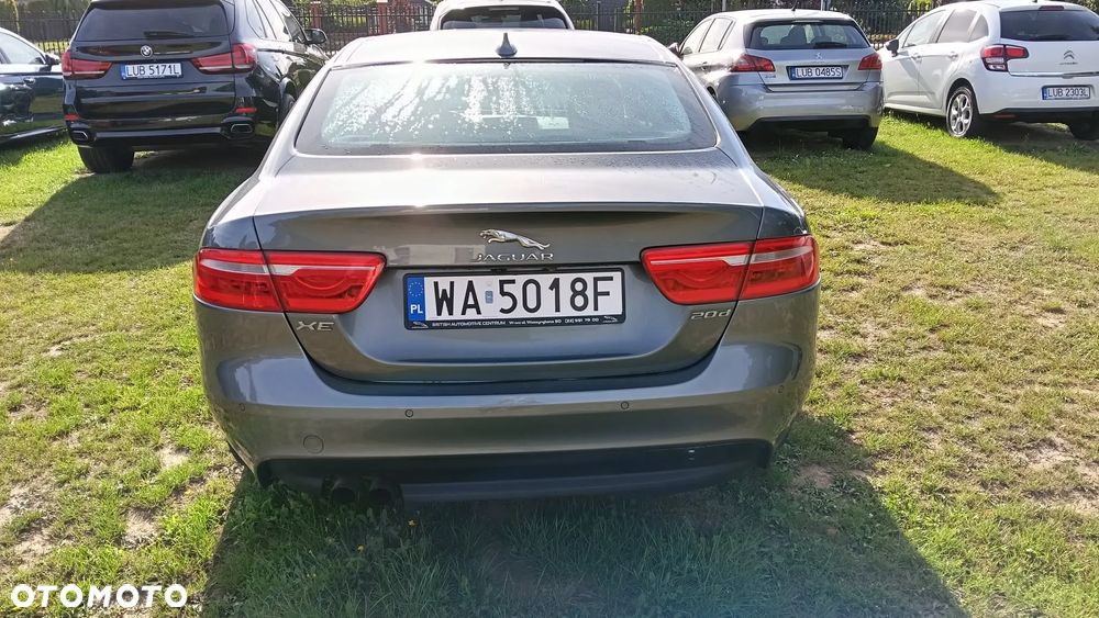Jaguar XE 2.0 D Portfolio - 6